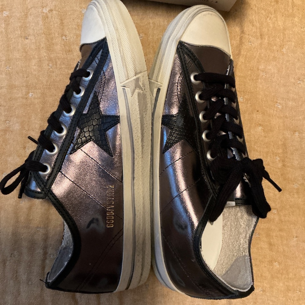 Golden Goose Metallic V star Women’s Sz 40 NIB - Picture 2 of 8